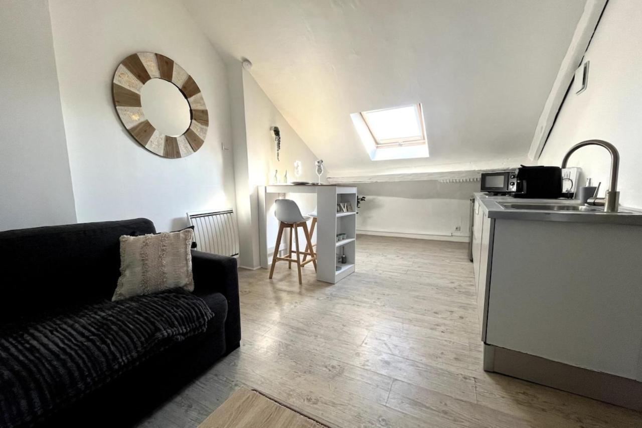 The Little French Studio - Fontainebleau Apartment Bagian luar foto