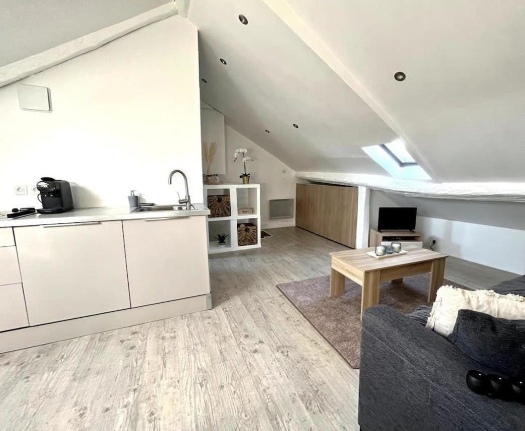 The Little French Studio - Fontainebleau Apartment Bagian luar foto